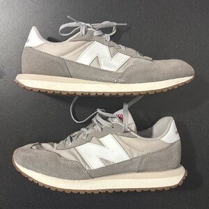 New Balance 237 Retro Sneaker (Women’s Size 8)